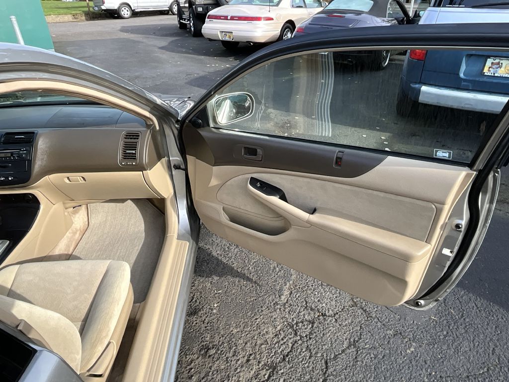 Photo 12 of this HONDA CIVIC