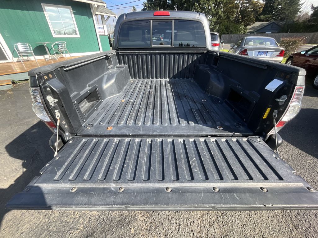 Photo 6 of this TOYOTA TACOMA PRERUNNE