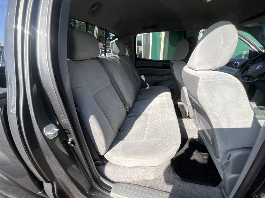Photo 15 of this TOYOTA TACOMA PRERUNNE