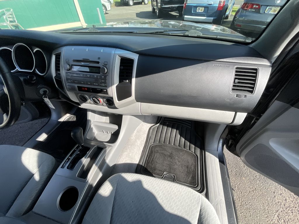 Photo 17 of this TOYOTA TACOMA PRERUNNE