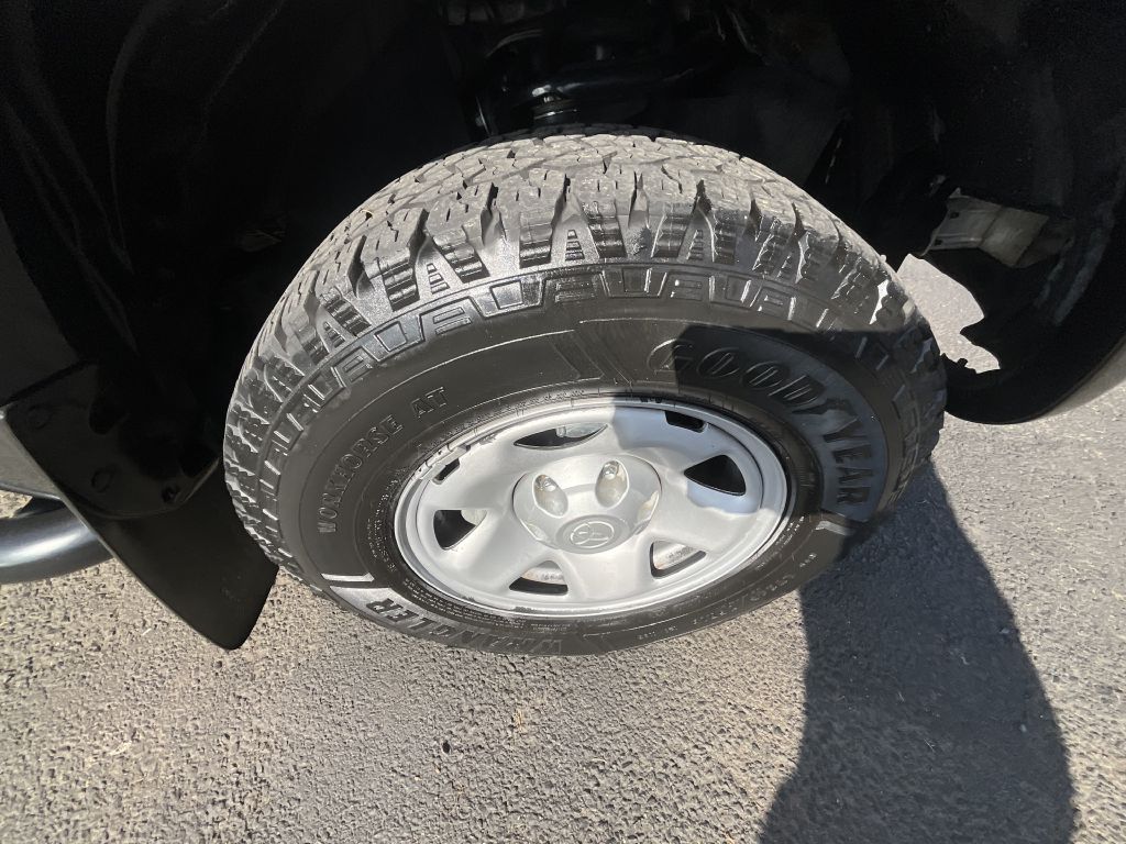 Photo 18 of this TOYOTA TACOMA PRERUNNE