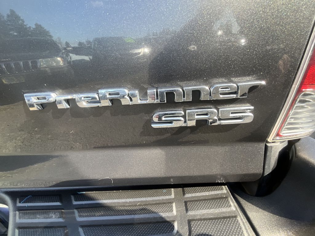 Photo 19 of this TOYOTA TACOMA PRERUNNE