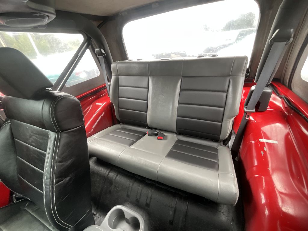 Photo 13 of this JEEP WRANGLER