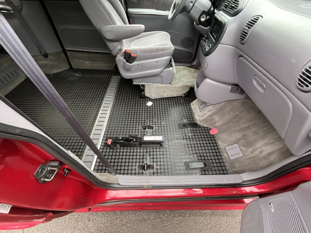 Photo 17 of this DODGE GRAND CARAVAN