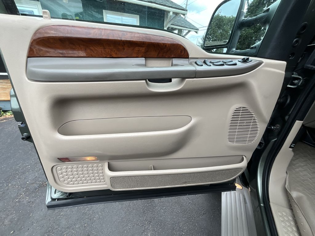 Photo 7 of this FORD EXCURSION
