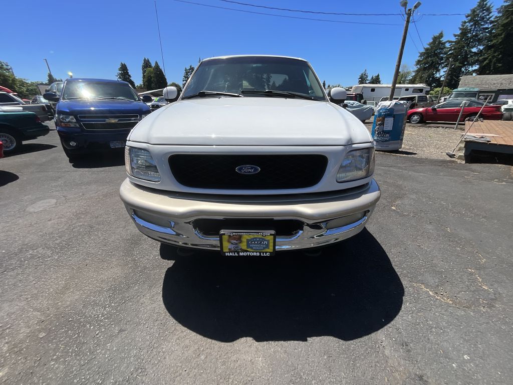 Photo 2 of this FORD F250 LARIAT