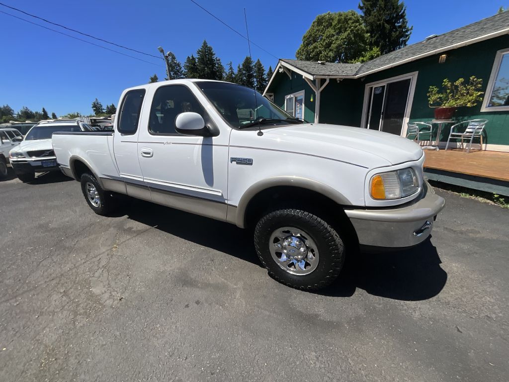 Photo 3 of this FORD F250 LARIAT