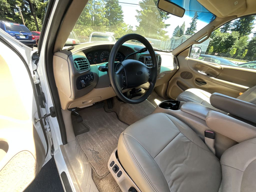 Photo 11 of this FORD F250 LARIAT