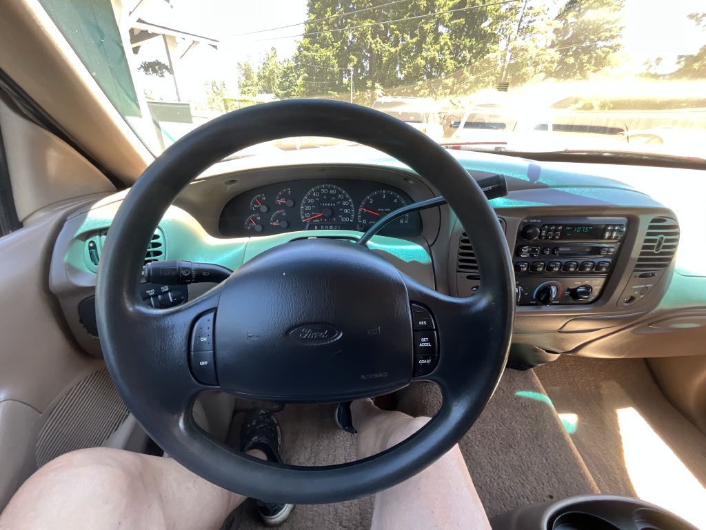 Photo 12 of this FORD F250 LARIAT