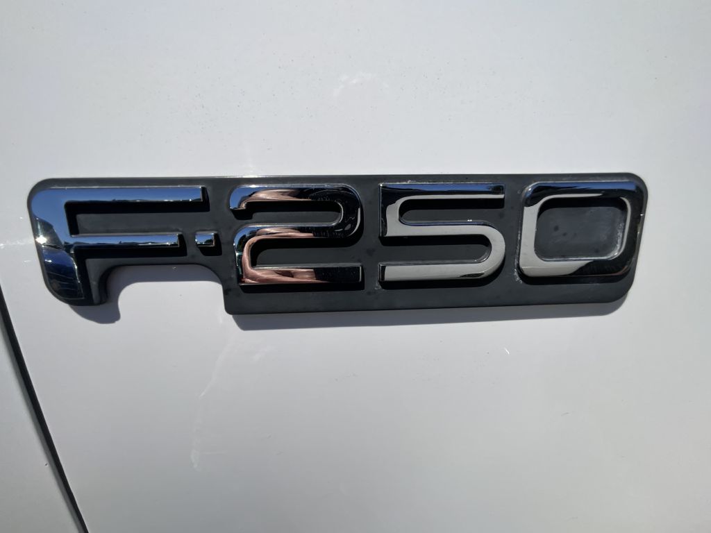 Photo 21 of this FORD F250 LARIAT