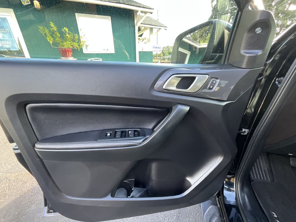Photo 8 of this FORD RANGER LARIAT