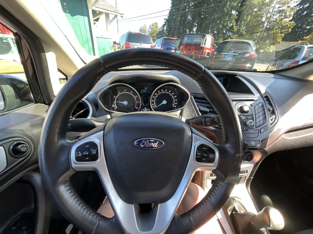 Photo 9 of this FORD FIESTA