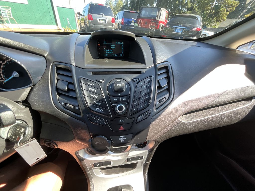 Photo 11 of this FORD FIESTA