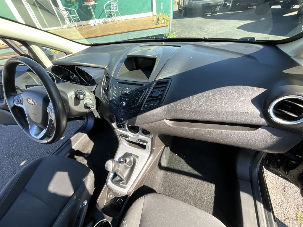 Photo 16 of this FORD FIESTA