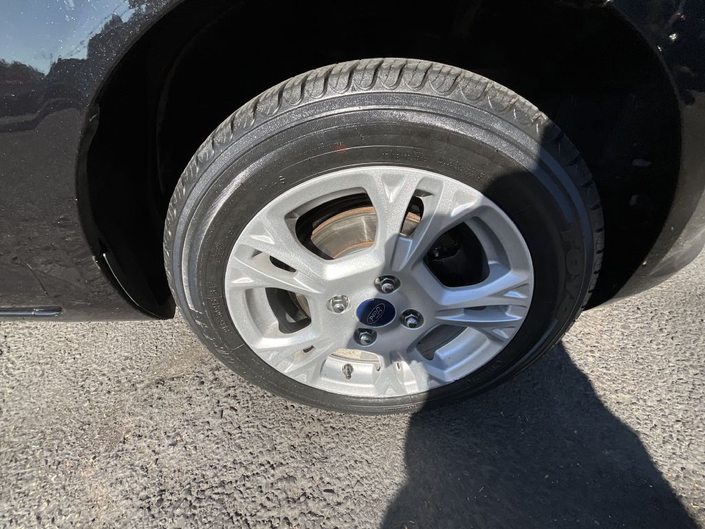 Photo 17 of this FORD FIESTA