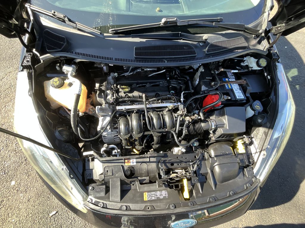 Photo 19 of this FORD FIESTA