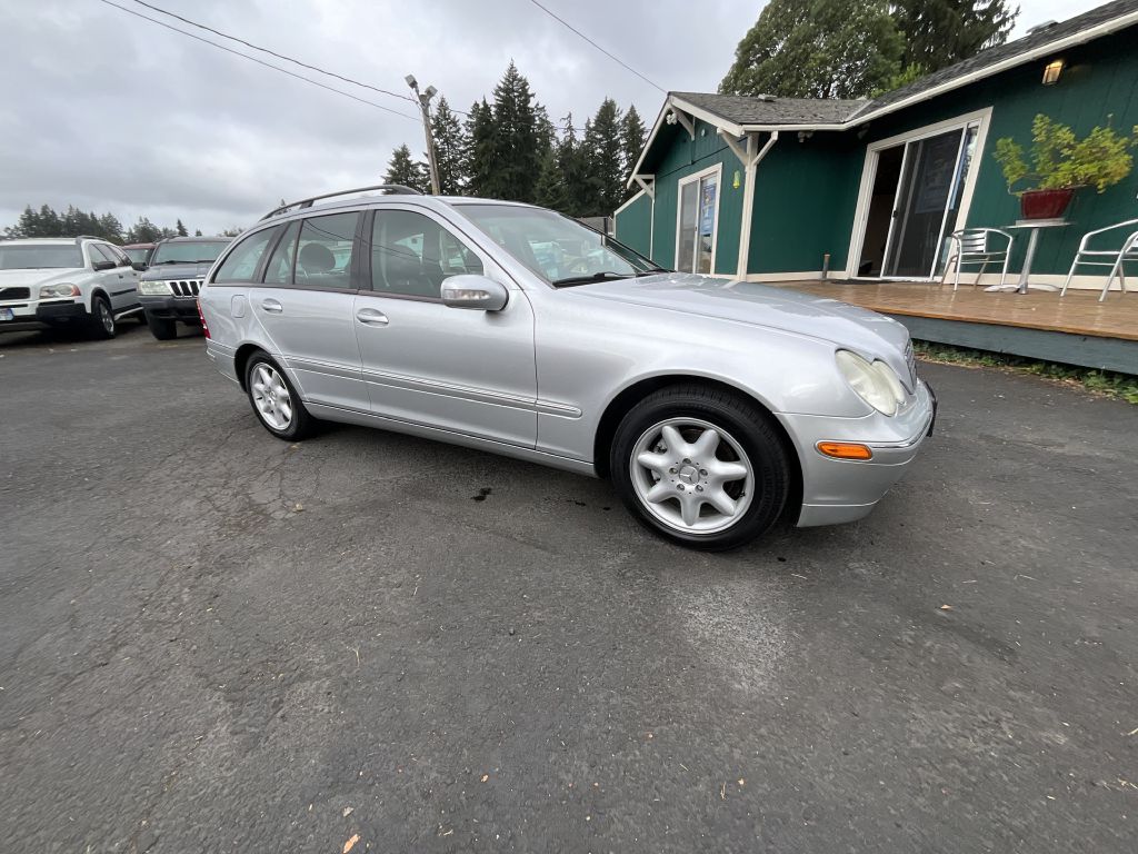 Photo 3 of this MERCEDES-BENZ C-CLASS