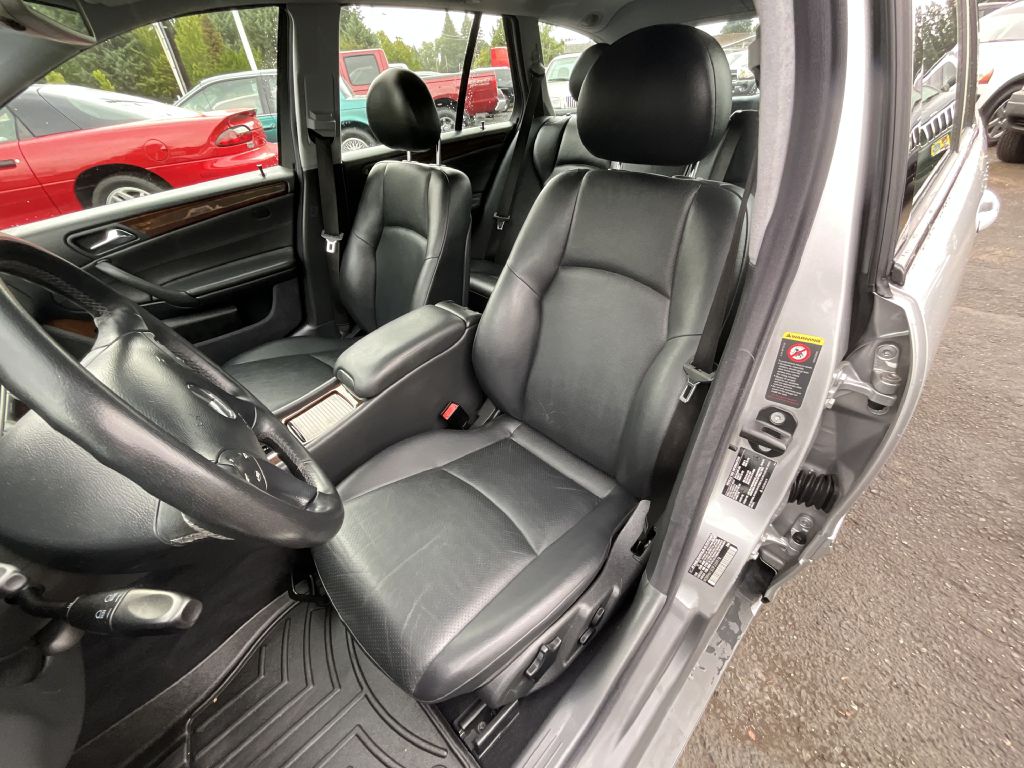 Photo 8 of this MERCEDES-BENZ C-CLASS