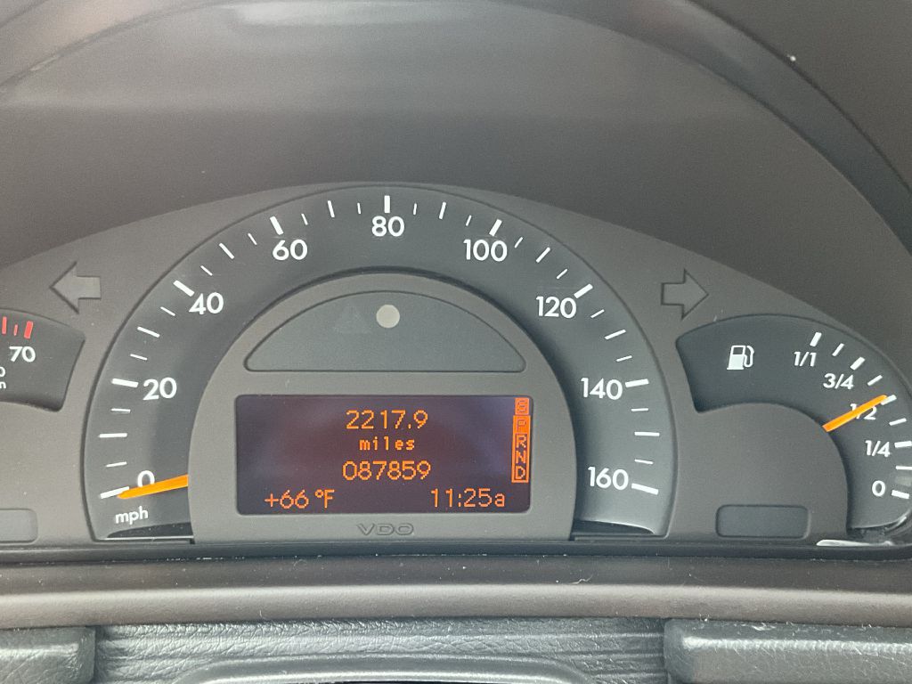 Photo 10 of this MERCEDES-BENZ C-CLASS