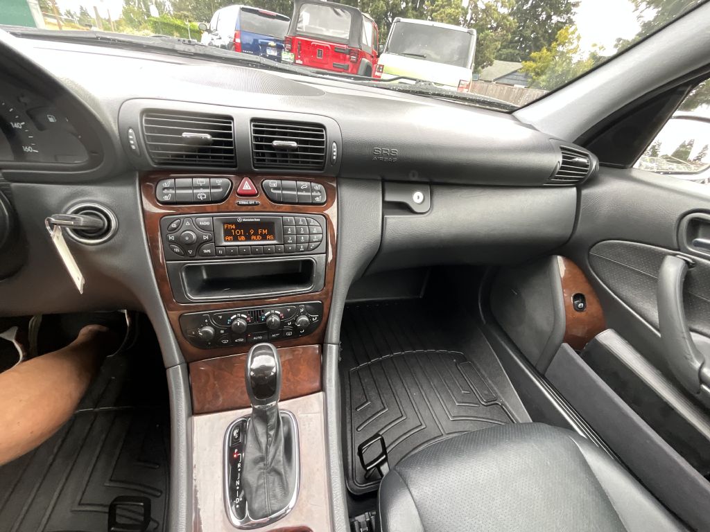 Photo 11 of this MERCEDES-BENZ C-CLASS