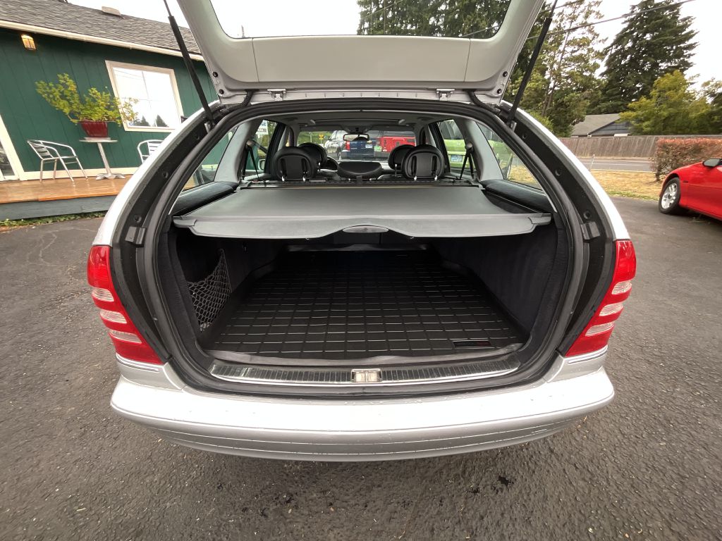 Photo 14 of this MERCEDES-BENZ C-CLASS