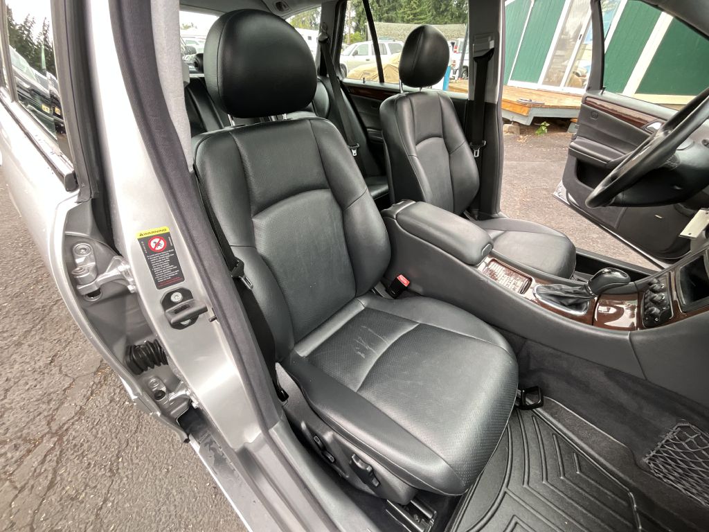 Photo 16 of this MERCEDES-BENZ C-CLASS