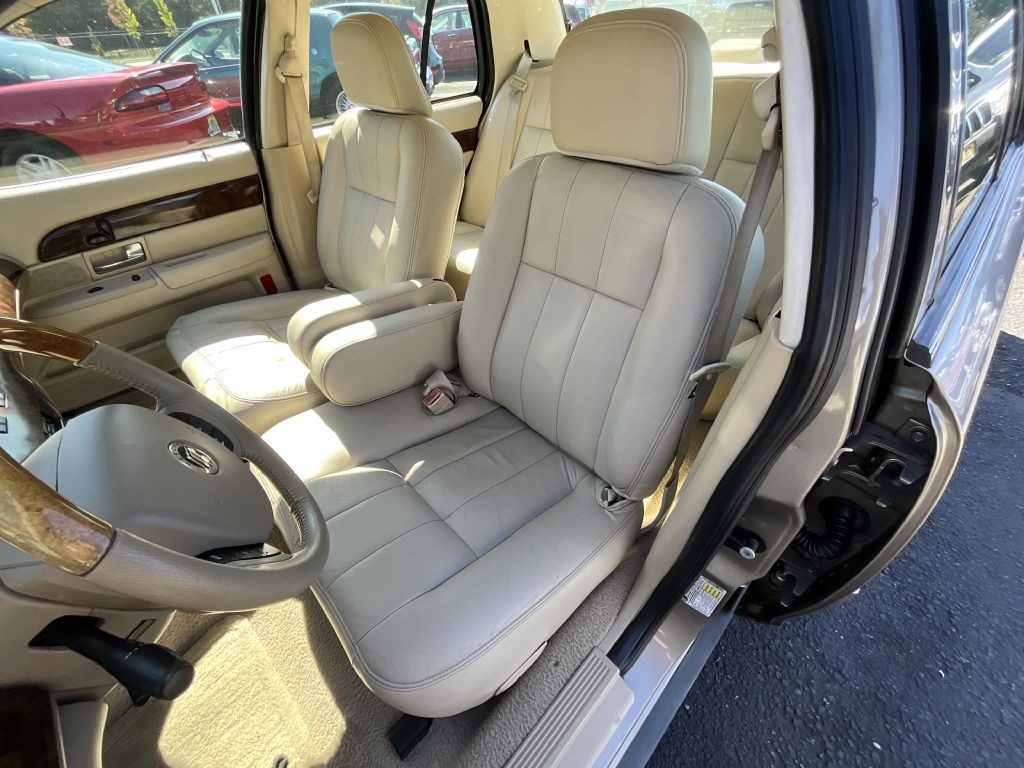 Photo 8 of this MERCURY GRAND MARQUIS
