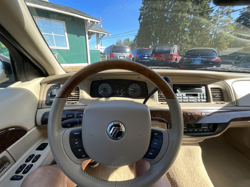 Photo 10 of this MERCURY GRAND MARQUIS