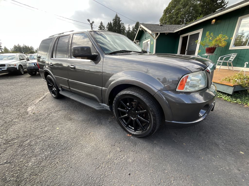 Photo 3 of this LINCOLN NAVIGATOR