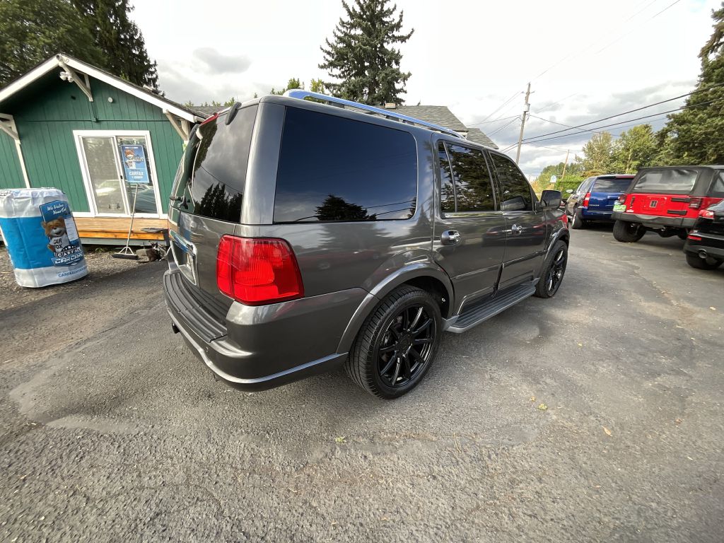 Photo 4 of this LINCOLN NAVIGATOR