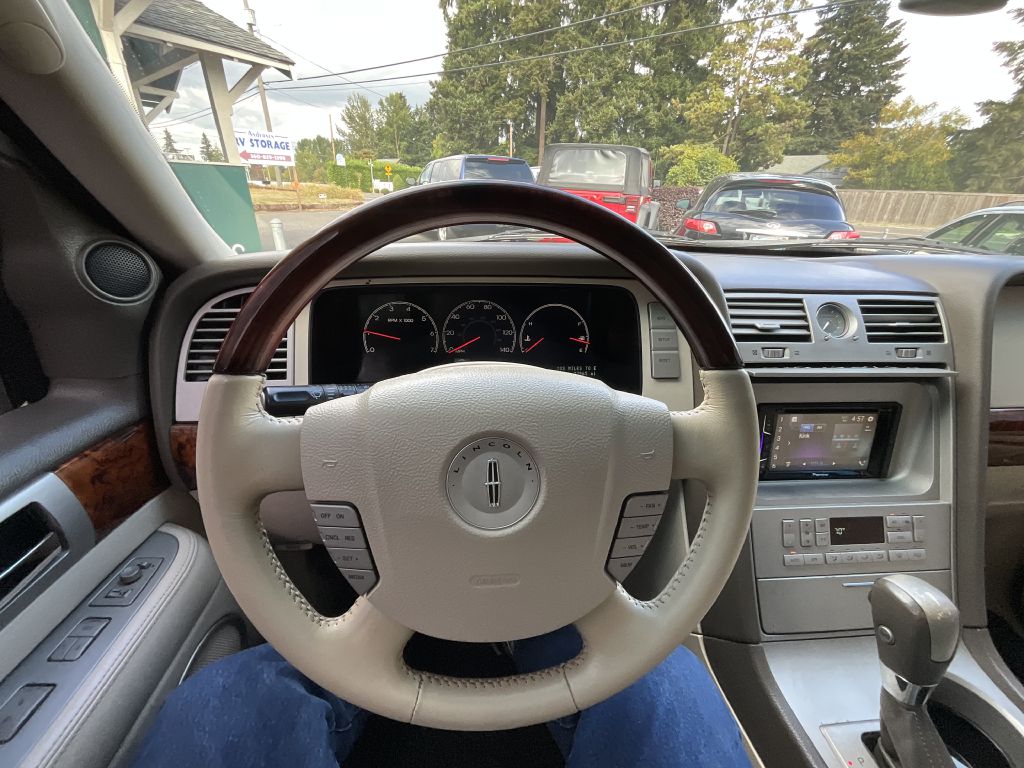 Photo 10 of this LINCOLN NAVIGATOR