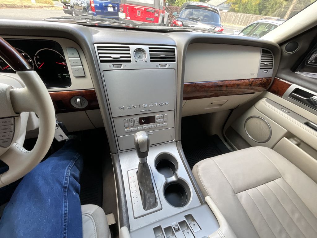 Photo 12 of this LINCOLN NAVIGATOR