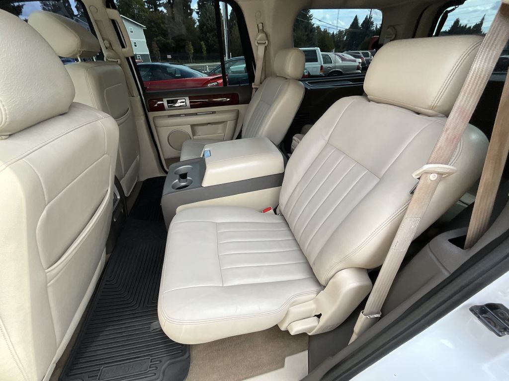 Photo 14 of this LINCOLN NAVIGATOR