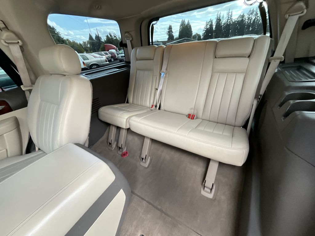 Photo 15 of this LINCOLN NAVIGATOR