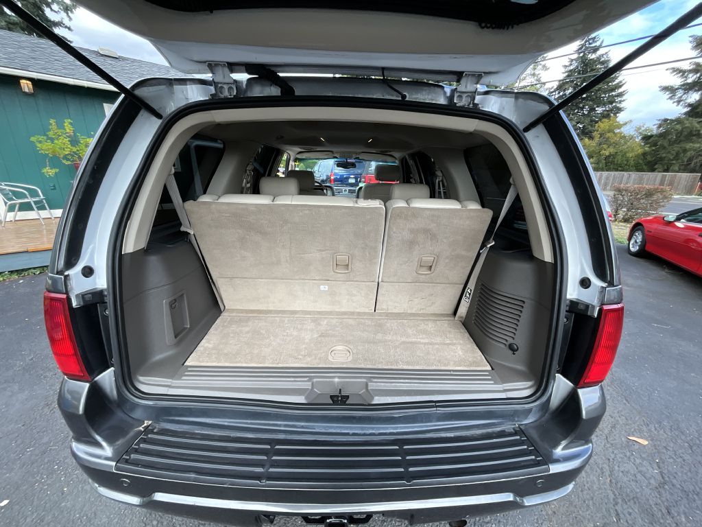 Photo 16 of this LINCOLN NAVIGATOR