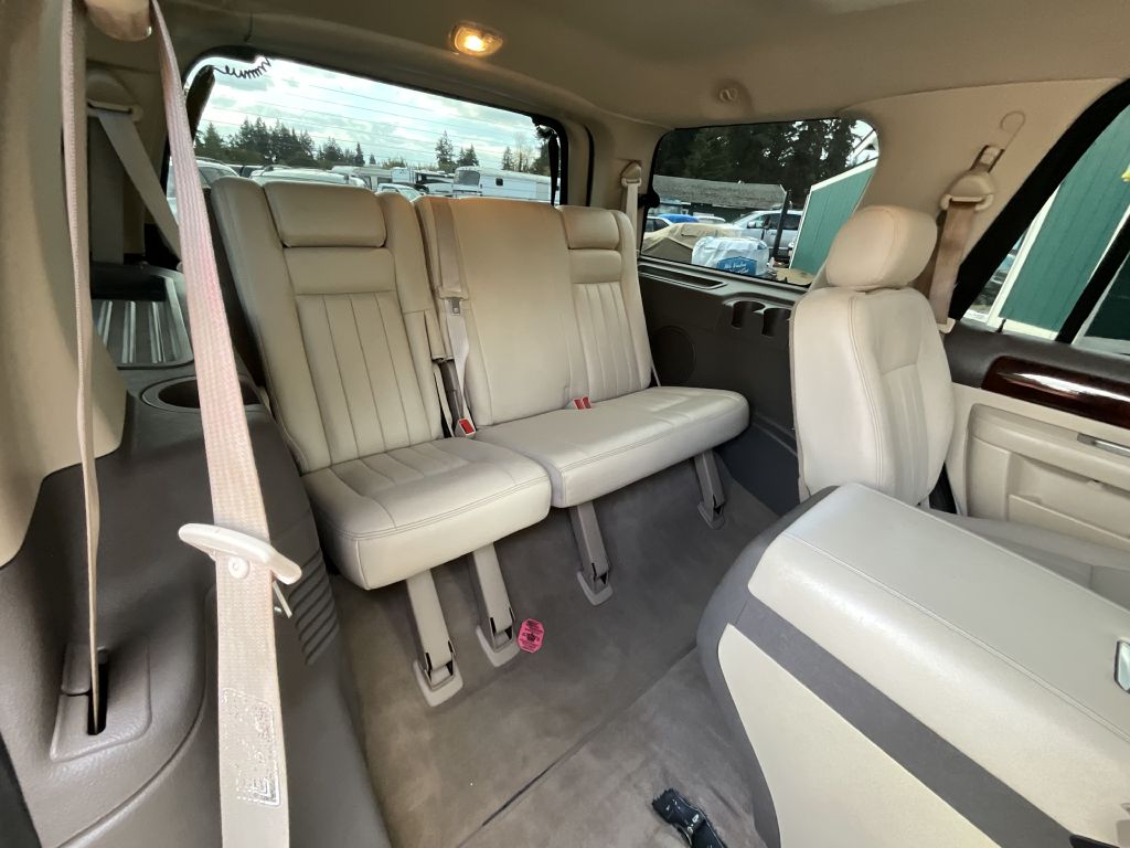Photo 17 of this LINCOLN NAVIGATOR