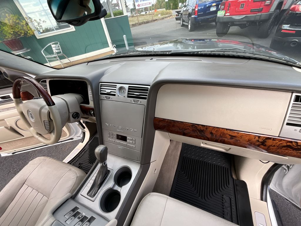 Photo 20 of this LINCOLN NAVIGATOR