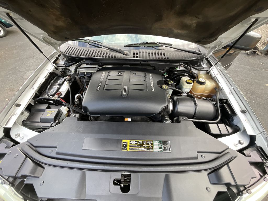 Photo 22 of this LINCOLN NAVIGATOR