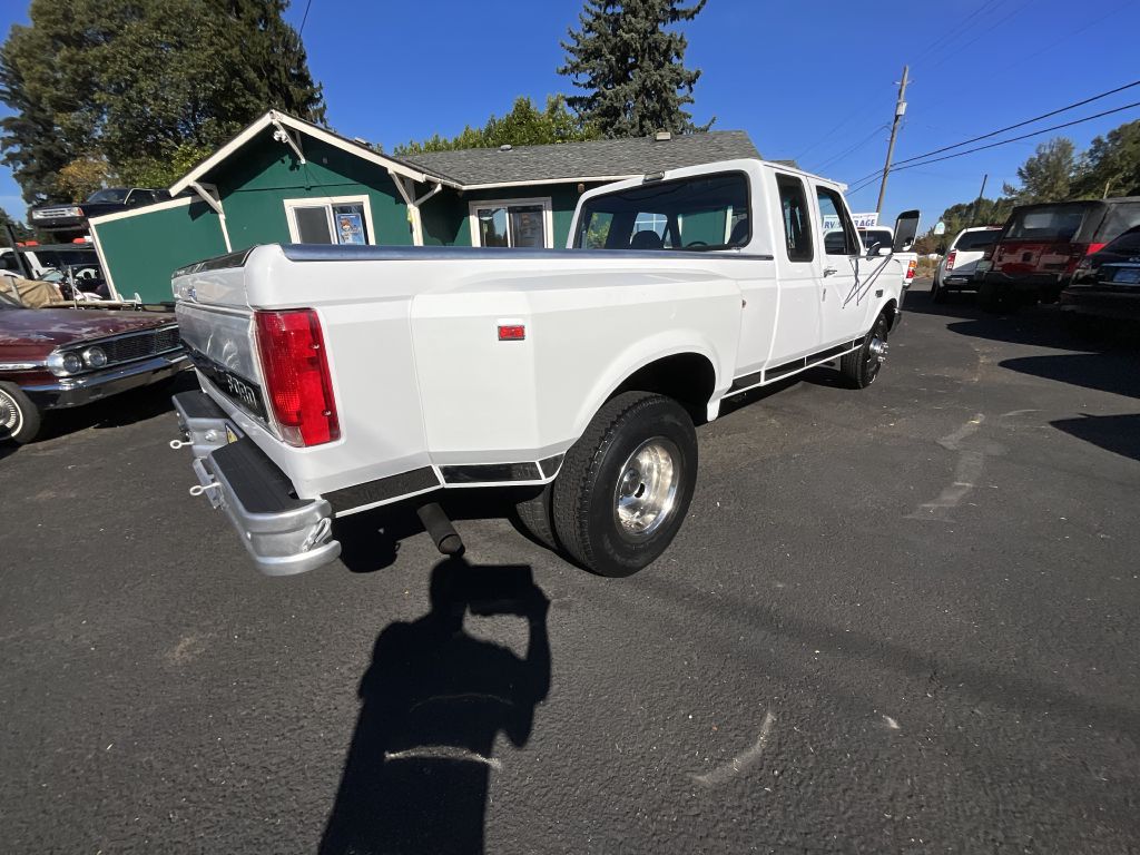 Photo 4 of this FORD F350 XLT
