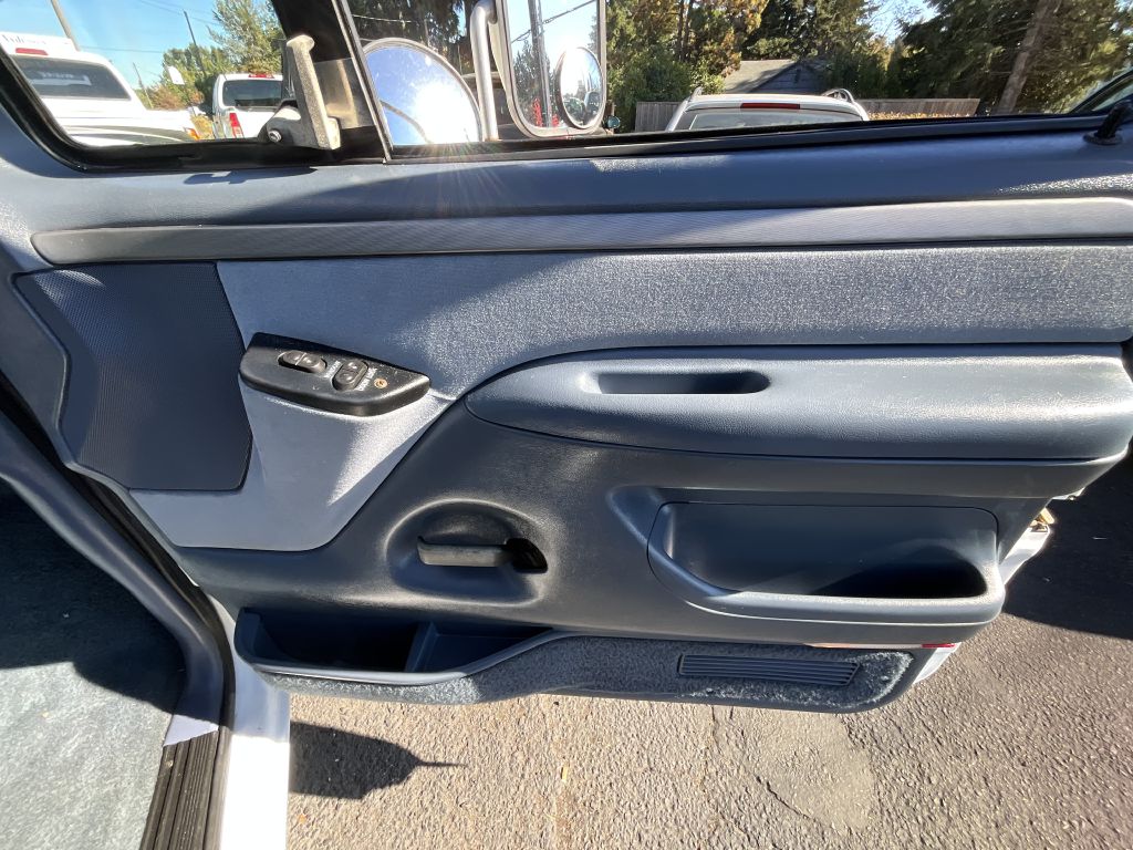 Photo 18 of this FORD F350 XLT