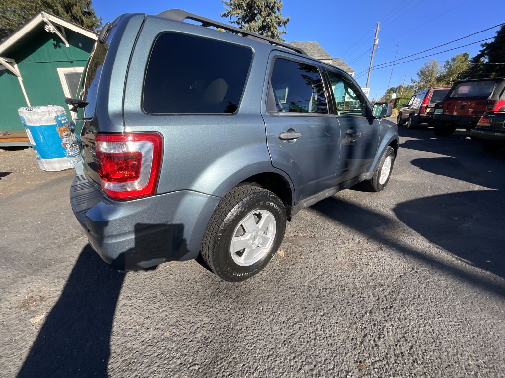 Photo 4 of this FORD ESCAPE