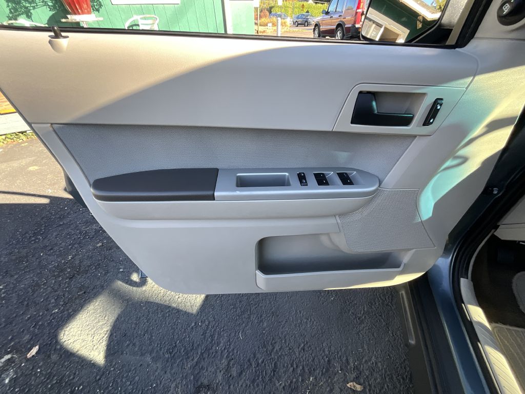 Photo 7 of this FORD ESCAPE
