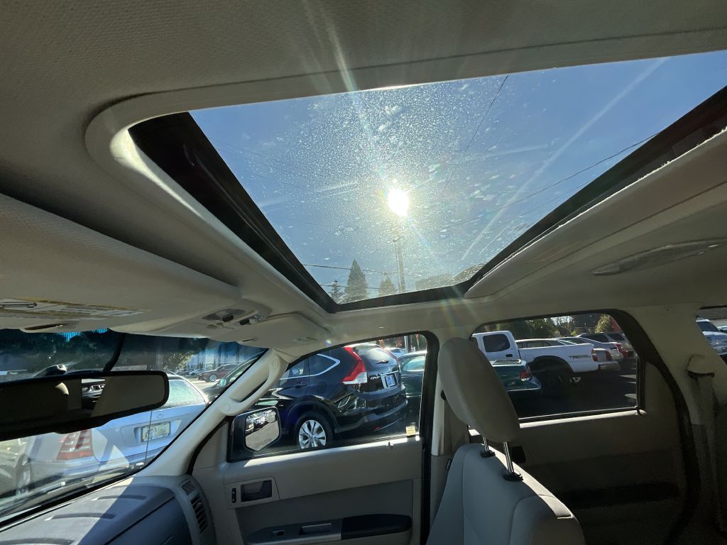 Photo 11 of this FORD ESCAPE