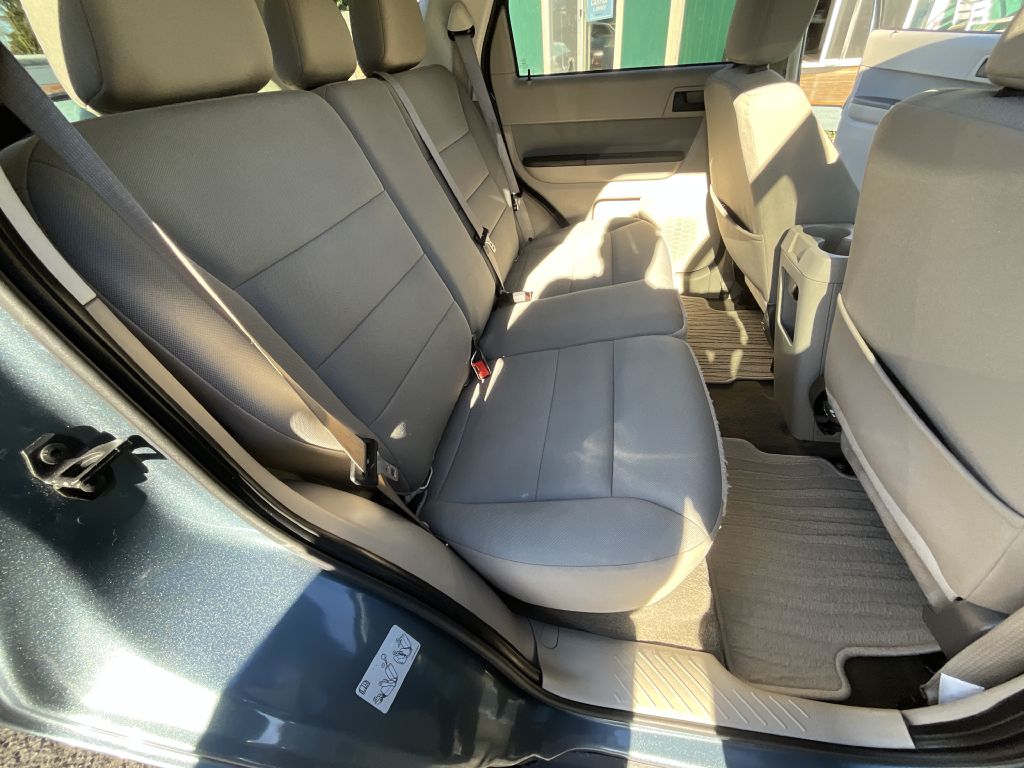 Photo 14 of this FORD ESCAPE