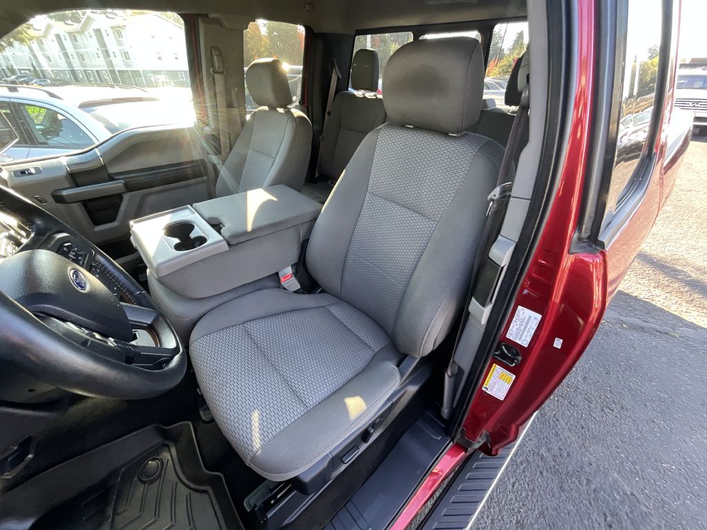 Photo 8 of this FORD F150 XLT