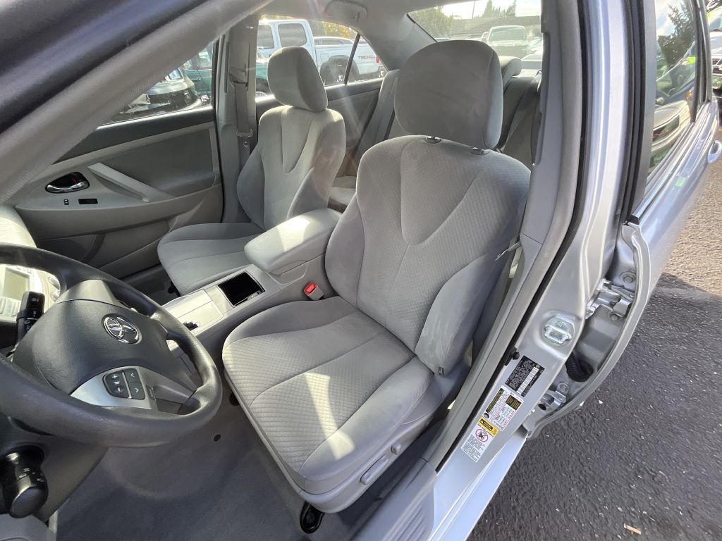 Photo 8 of this TOYOTA CAMRY LE