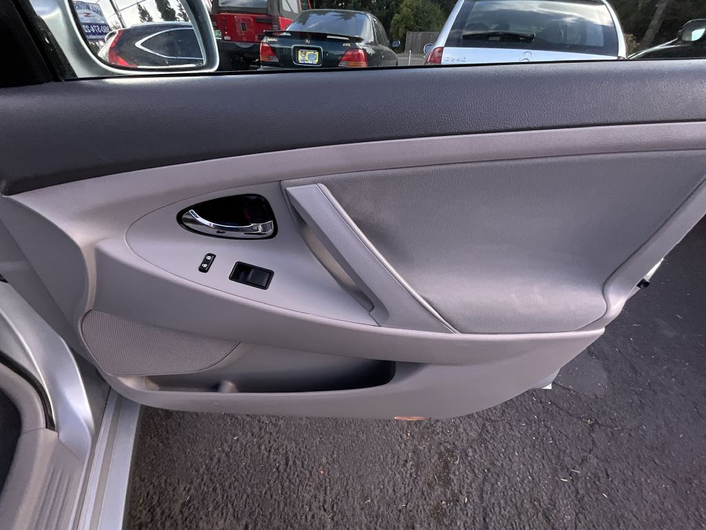 Photo 18 of this TOYOTA CAMRY LE