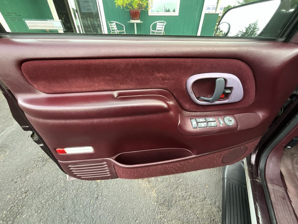 Photo 7 of this GMC YUKON SLT
