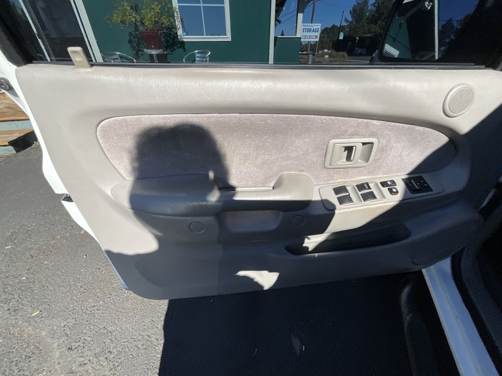 Photo 7 of this TOYOTA TACOMA SR5