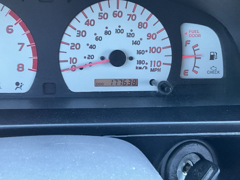 Photo 10 of this TOYOTA TACOMA SR5